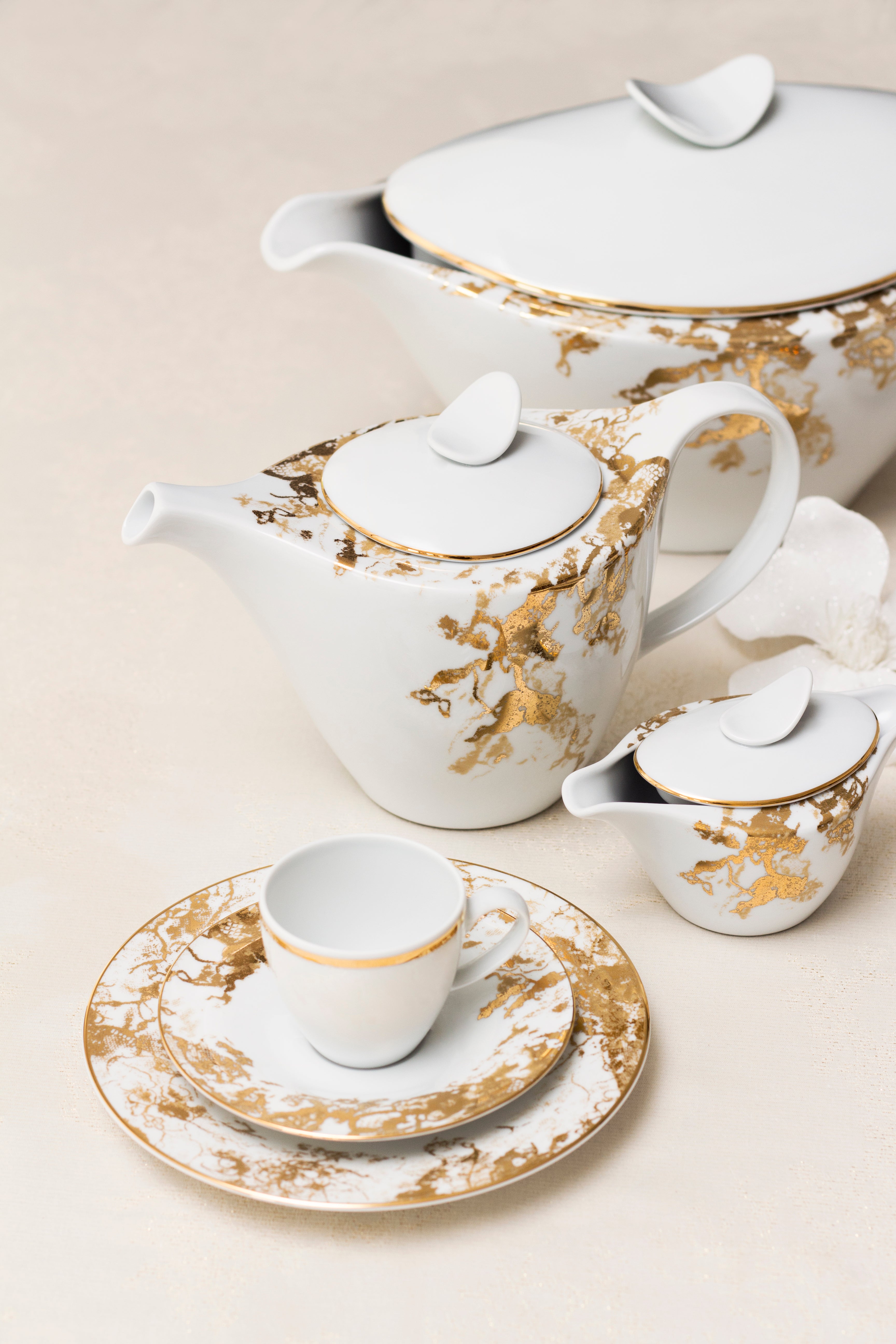 Belle Epoque Tea Pot