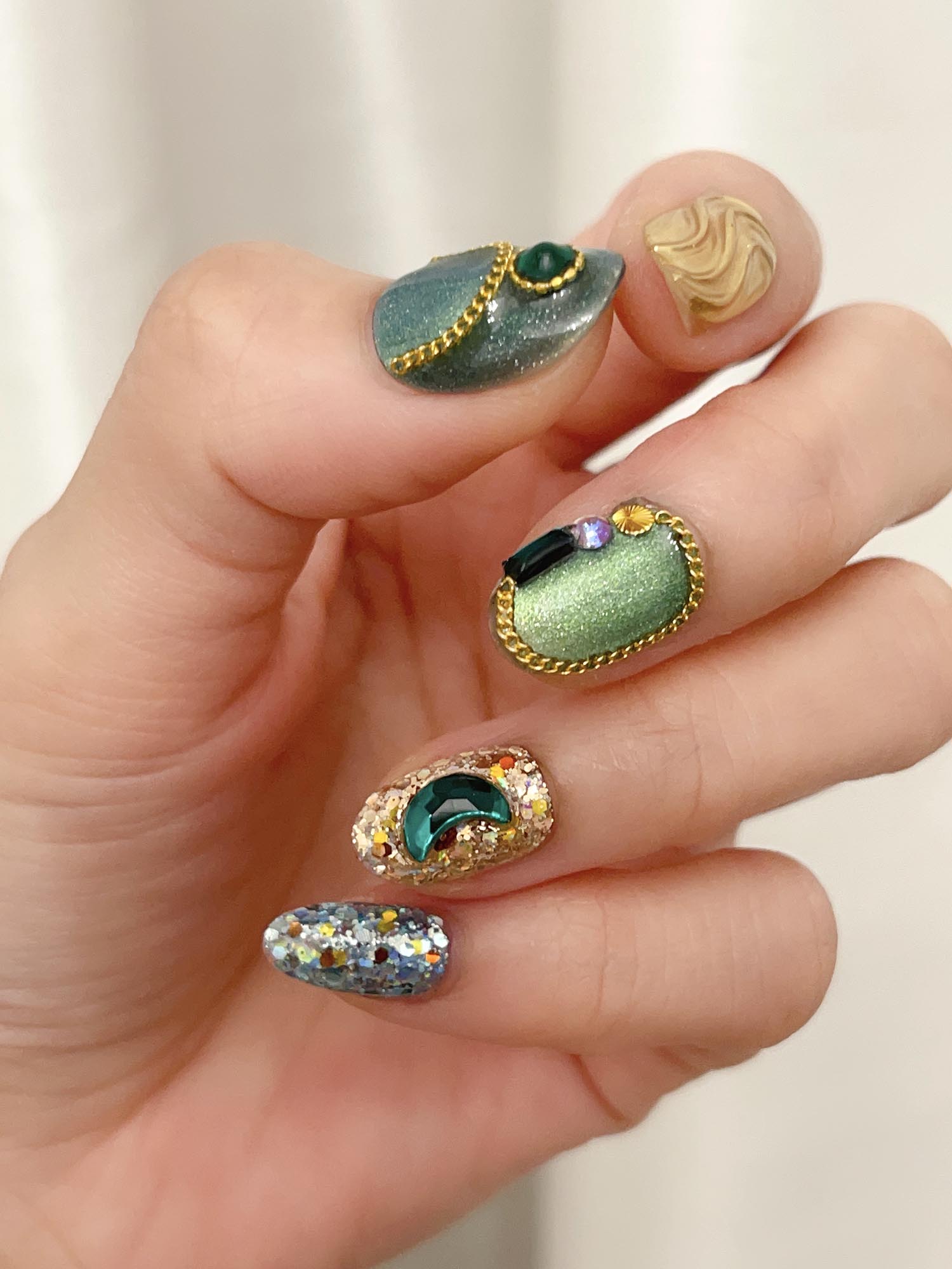 Handmade Emerald Green Cat Eye Luxury Jasmine Princess Press-on Nail Art | ZAKAPOP